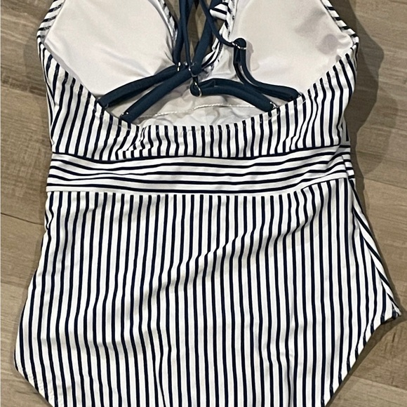 Cupshe Women's V Neck One Piece Swimsuit Ruffled Back Cross Swimwear -S blue - Picture 6 of 6